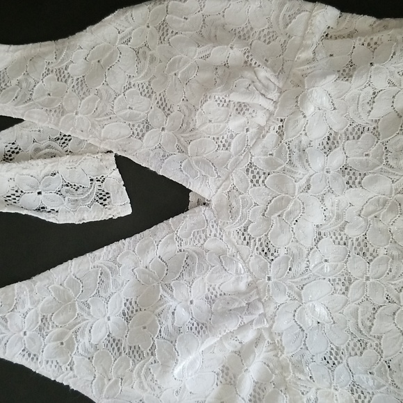 Halter style Lace top - Picture 3 of 4